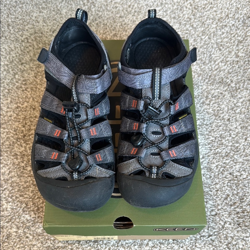 Keen Newport H2 Sandal. Big Boys size 6